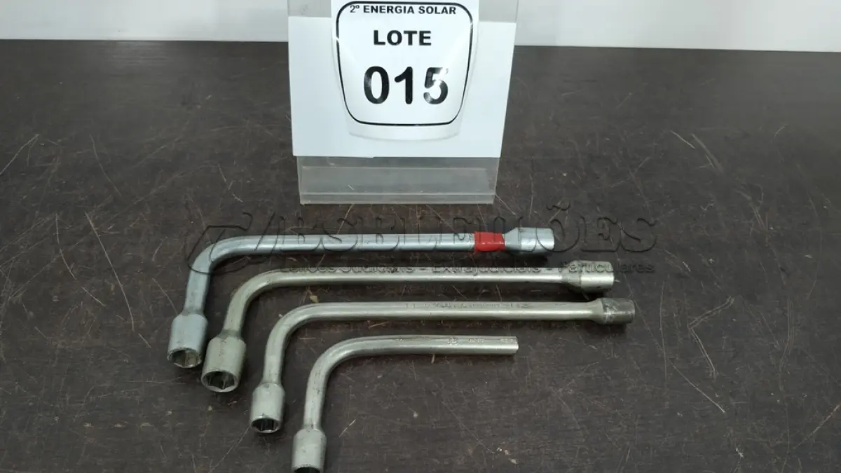 LOTE 015 - 04 CHAVES L Nº13 E 15. (NO ESTADO) ATENÇÃO! FAZER A VISITAÇÃO ANTES DE ARREMATAR, NÃO SABEMOS SE FUNCIONA, LEILÃO NÃO TEM GARANTIA E NEM DEVOLUÇÃO, SUJEITO A POSSÍVEIS AVARIAS VISÍVEIS/OCULTAS E/OU AUSÊNCIA DE COMPONENTES.