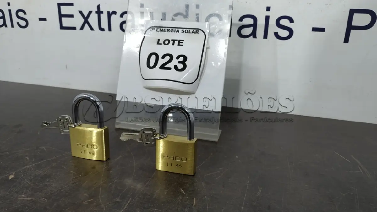 LOTE 023 - 02 CADEADOS DE LATÃO PADO 45MM. (NO ESTADO) ATENÇÃO! FAZER A VISITAÇÃO ANTES DE ARREMATAR, NÃO SABEMOS SE FUNCIONA, LEILÃO NÃO TEM GARANTIA E NEM DEVOLUÇÃO, SUJEITO A POSSÍVEIS AVARIAS VISÍVEIS/OCULTAS E/OU AUSÊNCIA DE COMPONENTES.