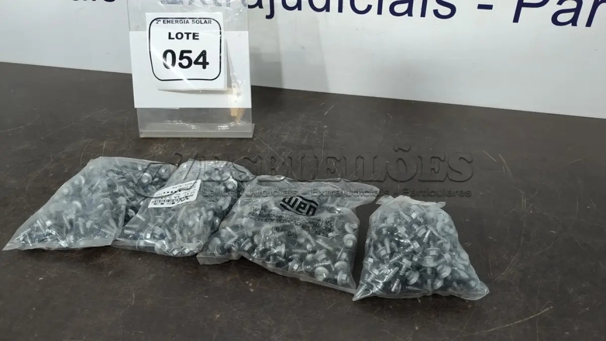 LOTE 054 - 01 CAIXA COM PARAFUSOS SEXTAVADOS AUTO BROCANTE 5.5X25. (NO ESTADO) ATENÇÃO! FAZER A VISITAÇÃO ANTES DE ARREMATAR, NÃO SABEMOS SE FUNCIONA, LEILÃO NÃO TEM GARANTIA E NEM DEVOLUÇÃO, SUJEITO A POSSÍVEIS AVARIAS VISÍVEIS/OCULTAS E/OU AUSÊNCIA DE COMPONENTES.
