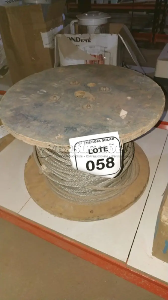 LOTE 058 - 01 CARRETEL COM CABO DE AÇO. (NO ESTADO) ATENÇÃO! FAZER A VISITAÇÃO ANTES DE ARREMATAR, NÃO SABEMOS SE FUNCIONA, LEILÃO NÃO TEM GARANTIA E NEM DEVOLUÇÃO, SUJEITO A POSSÍVEIS AVARIAS VISÍVEIS/OCULTAS E/OU 