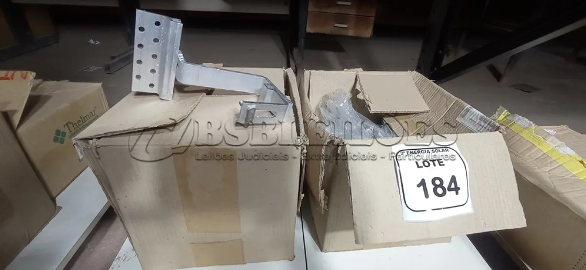 LOTE 184 - 01 LOTE COM SUPORTE DE FIXAÇÃO PARA PLACA SOLAR. (NO ESTADO) ATENÇÃO! FAZER A VISITAÇÃO ANTES DE ARREMATAR, NÃO SABEMOS SE FUNCIONA, LEILÃO NÃO TEM GARANTIA E NEM DEVOLUÇÃO, SUJEITO A POSSÍVEIS AVARIAS VISÍVEIS/OCULTAS E/OU AUSÊNCIA DE COMPONENTES.