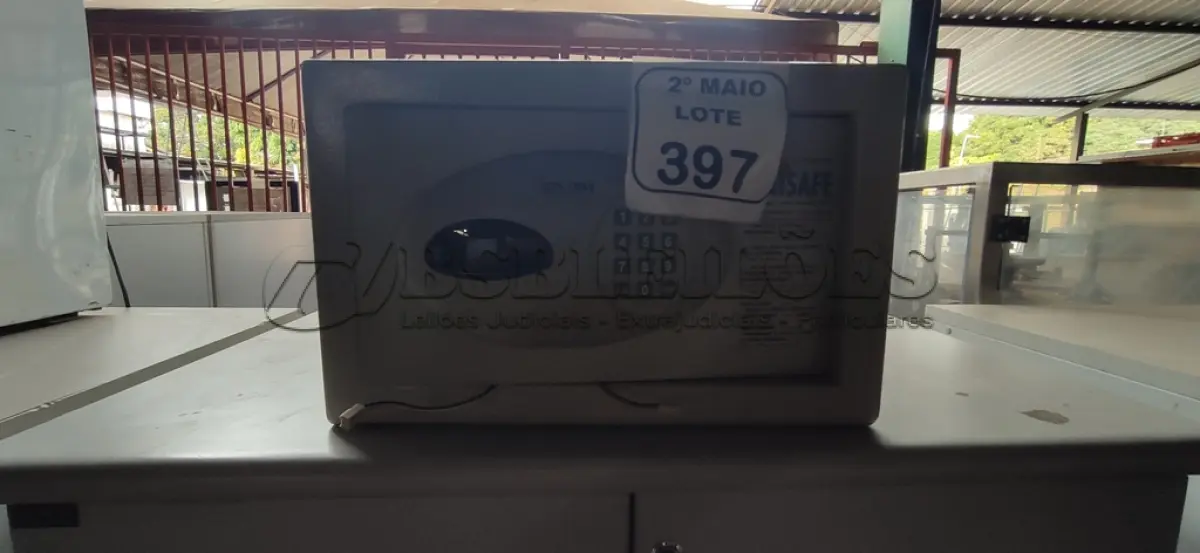 LOTE 397 - 01 COFRE DIGITAL. (NO ESTADO) ATENÇÃO! FAZER A VISITAÇÃO ANTES DE ARREMATAR, NÃO SABEMOS SE FUNCIONA, LEILÃO NÃO TEM GARANTIA E NEM DEVOLUÇÃO, SUJEITO A POSSÍVEIS AVARIAS VISÍVEIS/OCULTAS E/OU AUSÊNCIA DE COMPONENTES.
