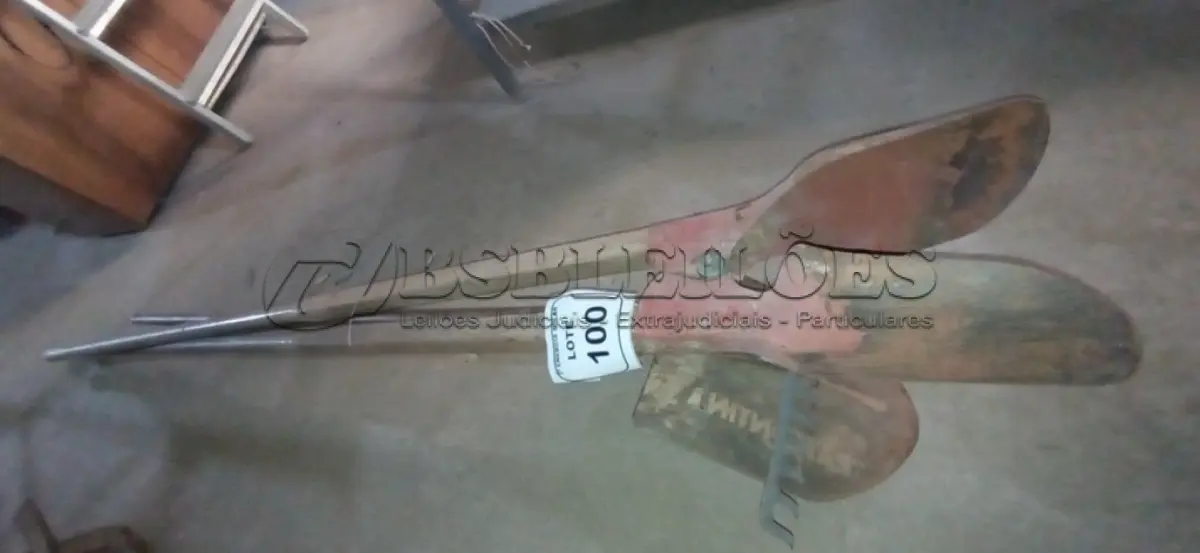 LOTE 100 - 01 CAVADEIRA MANUAL, 01 PÁ COM CABO E 01 RASTELO COM CABO. (NO ESTADO) ATENÇÃO! FAZER A VISITAÇÃO ANTES DE ARREMATAR, NÃO SABEMOS SE FUNCIONA, LEILÃO NÃO TEM GARANTIA E NEM DEVOLUÇÃO, SUJEITO A POSSÍVEIS AVARIAS VISÍVEIS/OCULTAS E/OU AUSÊNCIA DE COMPONENTES.
