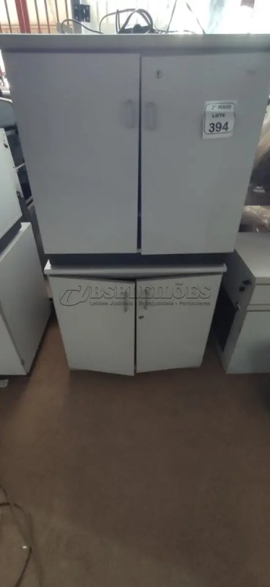 LOTE 394 - 02 ARMÁRIOS BAIXOS EM MADEIRA COM 02 PORTAS. (NO ESTADO) ATENÇÃO! FAZER A VISITAÇÃO ANTES DE ARREMATAR, NÃO SABEMOS SE FUNCIONA, LEILÃO NÃO TEM GARANTIA E NEM DEVOLUÇÃO, SUJEITO A POSSÍVEIS AVARIAS VISÍVEIS/OCULTAS E/OU AUSÊNCIA DE COMPONENTES.
