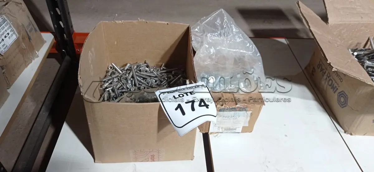 LOTE 174 - 01 LOTE COM PARAFUSOS E PORCAS DIVERSAS. (NO ESTADO) ATENÇÃO! FAZER A VISITAÇÃO ANTES DE ARREMATAR, NÃO SABEMOS SE FUNCIONA, LEILÃO NÃO TEM GARANTIA E NEM DEVOLUÇÃO, SUJEITO A POSSÍVEIS AVARIAS VISÍVEIS/OCULTAS E/OU AUSÊNCIA DE COMPONENTES.