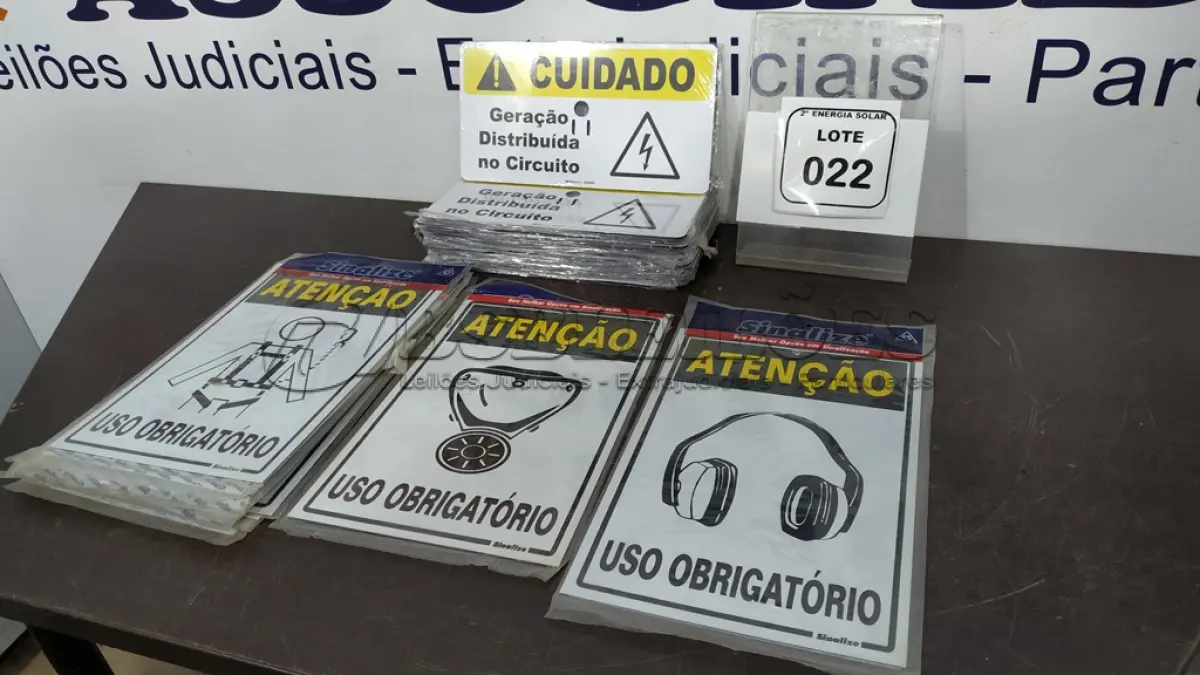 LOTE 022 - 01 LOTE COM PLACAS SINALIZADORAS. (NO ESTADO) ATENÇÃO! FAZER A VISITAÇÃO ANTES DE ARREMATAR, NÃO SABEMOS SE FUNCIONA, LEILÃO NÃO TEM GARANTIA E NEM DEVOLUÇÃO, SUJEITO A POSSÍVEIS AVARIAS VISÍVEIS/OCULTAS E/OU