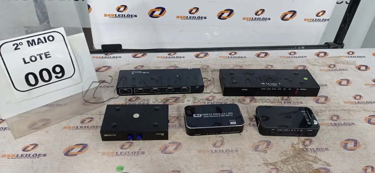 LOTE 009 - 05 HDMI SWITCHES DE MARCAS E MODELOS DIVERSOS. (NO ESTADO) ATENÇÃO! FAZER A VISITAÇÃO ANTES DE ARREMATAR, NÃO SABEMOS SE FUNCIONA, LEILÃO NÃO TEM GARANTIA E NEM DEVOLUÇÃO, SUJEITO A POSSÍVEIS AVARIAS VISÍVEIS/OCULTAS E/OU AUSÊNCIA DE COMPONENTES.