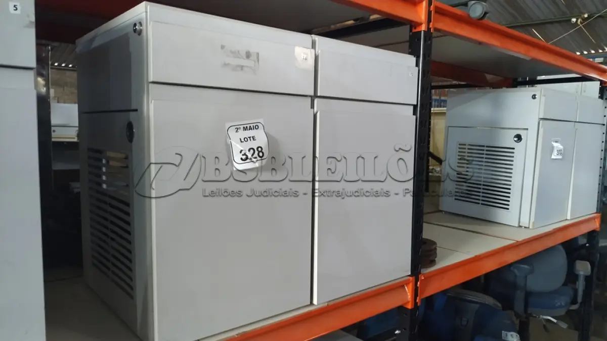 LOTE 328 - 02 ARMÁRIOS PARA CPU COM 01 PORTA E 01 GAVETA. (NO ESTADO) ATENÇÃO! FAZER A VISITAÇÃO ANTES DE ARREMATAR, NÃO SABEMOS SE FUNCIONA, LEILÃO NÃO TEM GARANTIA E NEM DEVOLUÇÃO, SUJEITO A POSSÍVEIS AVARIAS VISÍVEIS/OCULTAS E/OU AUSÊNCIA DE COMPONENTES.