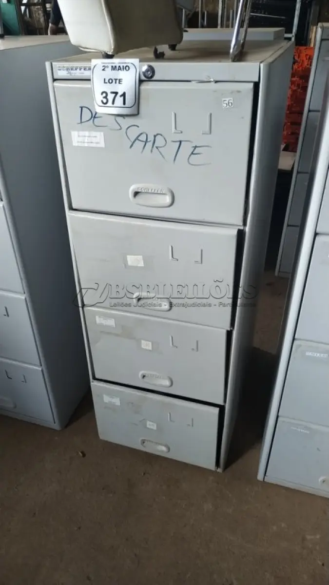 LOTE 371 - 01 ARQUIVO DE AÇO COM 04 GAVETAS. (NO ESTADO) ATENÇÃO! FAZER A VISITAÇÃO ANTES DE ARREMATAR, NÃO SABEMOS SE FUNCIONA, LEILÃO NÃO TEM GARANTIA E NEM DEVOLUÇÃO, SUJEITO A POSSÍVEIS AVARIAS VISÍVEIS/OCULTAS E/OU AUSÊNCIA DE COMPONENTES.
