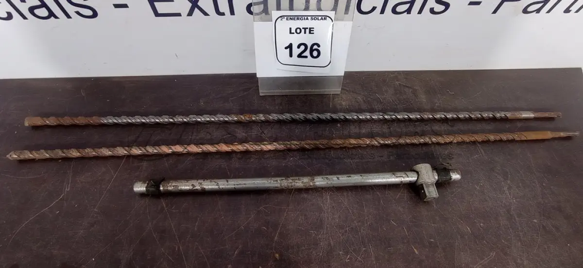 LOTE 126 - 02 BROCAS PARA MARTELETE E 01 CHAVE PARA CACHIMBO. (NO ESTADO) ATENÇÃO! FAZER A VISITAÇÃO ANTES DE ARREMATAR, NÃO SABEMOS SE FUNCIONA, LEILÃO NÃO TEM GARANTIA E NEM DEVOLUÇÃO, SUJEITO A POSSÍVEIS AVARIAS VISÍVEIS/OCULTAS E/OU AUSÊNCIA DE COMPONENTES.