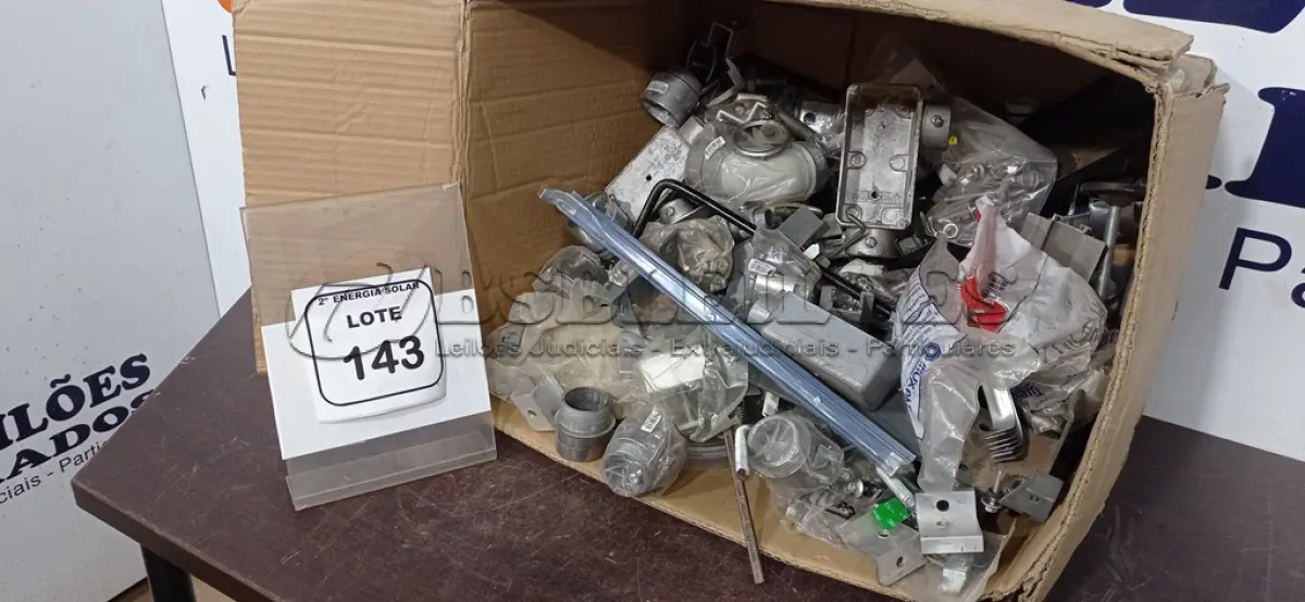 LOTE 143 - 01 LOTE COM MATERIAIS DIVERSOS EM ALUMÍNIO. (NO ESTADO) ATENÇÃO! FAZER A VISITAÇÃO ANTES DE ARREMATAR, NÃO SABEMOS SE FUNCIONA, LEILÃO NÃO TEM GARANTIA E NEM DEVOLUÇÃO, SUJEITO A POSSÍVEIS AVARIAS VISÍVEIS/OCULTAS E/OU AUSÊNCIA DE COMPONENTES.