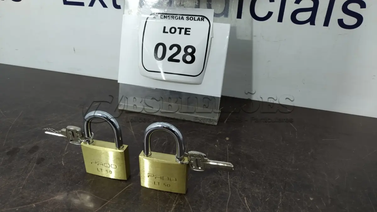 LOTE 028 - 02 CADEADOS DE LATÃO PADO 50MM. (NO ESTADO) ATENÇÃO! FAZER A VISITAÇÃO ANTES DE ARREMATAR, NÃO SABEMOS SE FUNCIONA, LEILÃO NÃO TEM GARANTIA E NEM DEVOLUÇÃO, SUJEITO A POSSÍVEIS AVARIAS VISÍVEIS/OCULTAS E/OU AUSÊNCIA DE COMPONENTES.