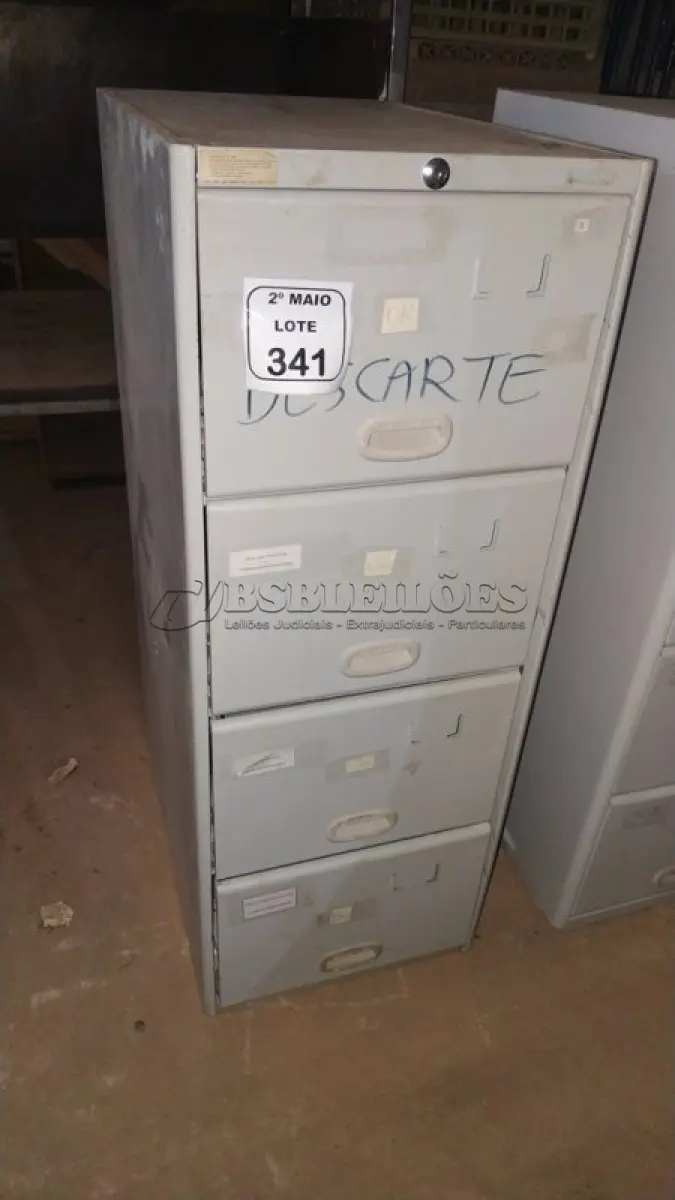 LOTE 341 - 01 ARQUIVO DE AÇO COM 04 GAVETAS. (NO ESTADO) ATENÇÃO! FAZER A VISITAÇÃO ANTES DE ARREMATAR, NÃO SABEMOS SE FUNCIONA, LEILÃO NÃO TEM GARANTIA E NEM DEVOLUÇÃO, SUJEITO A POSSÍVEIS AVARIAS VISÍVEIS/OCULTAS E/OU AUSÊNCIA DE COMPONENTES.