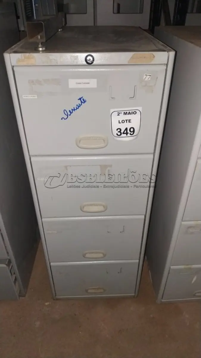 LOTE 349 - 01 ARQUIVO DE AÇO COM 04 GAVETAS. (NO ESTADO) ATENÇÃO! FAZER A VISITAÇÃO ANTES DE ARREMATAR, NÃO SABEMOS SE FUNCIONA, LEILÃO NÃO TEM GARANTIA E NEM DEVOLUÇÃO, SUJEITO A POSSÍVEIS AVARIAS VISÍVEIS/OCULTAS E/OU AUSÊNCIA DE COMPONENTES.