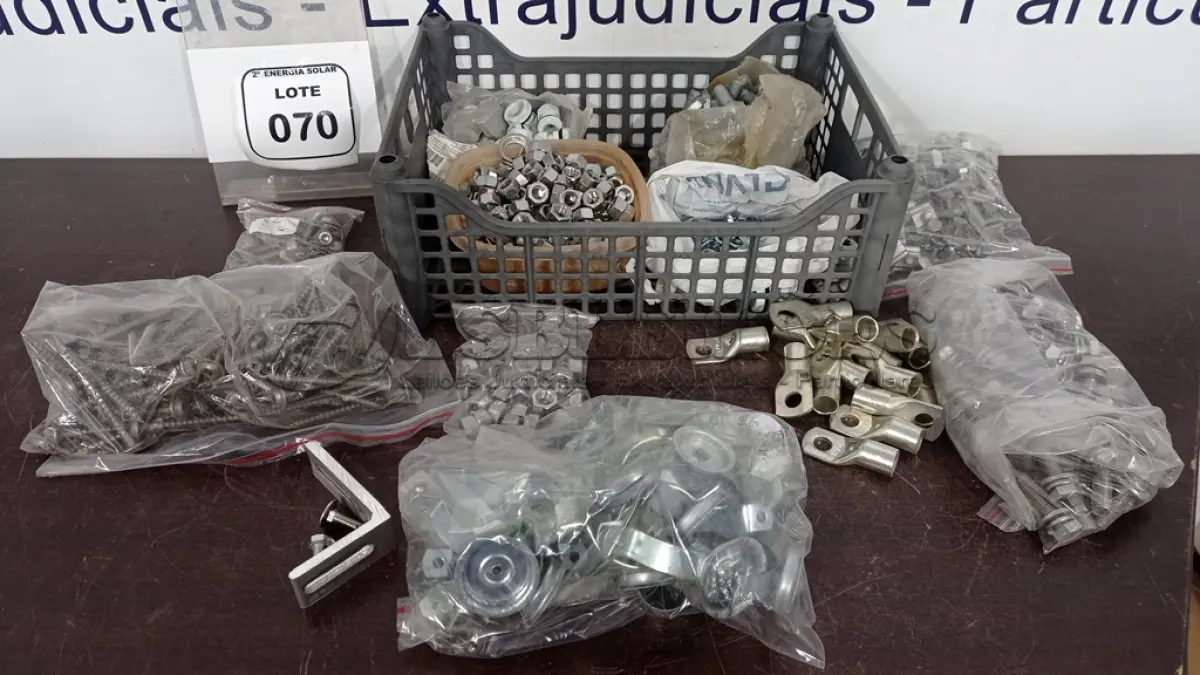 LOTE 070 - 01 LOTE COM PARAFUSOS, PORCAS E TERMINAIS DIVERSOS. (NO ESTADO) ATENÇÃO! FAZER A VISITAÇÃO ANTES DE ARREMATAR, NÃO SABEMOS SE FUNCIONA, LEILÃO NÃO TEM GARANTIA E NEM DEVOLUÇÃO, SUJEITO A POSSÍVEIS AVARIAS VISÍVEIS/OCULTAS E/OU AUSÊNCIA DE COMPONENTES.