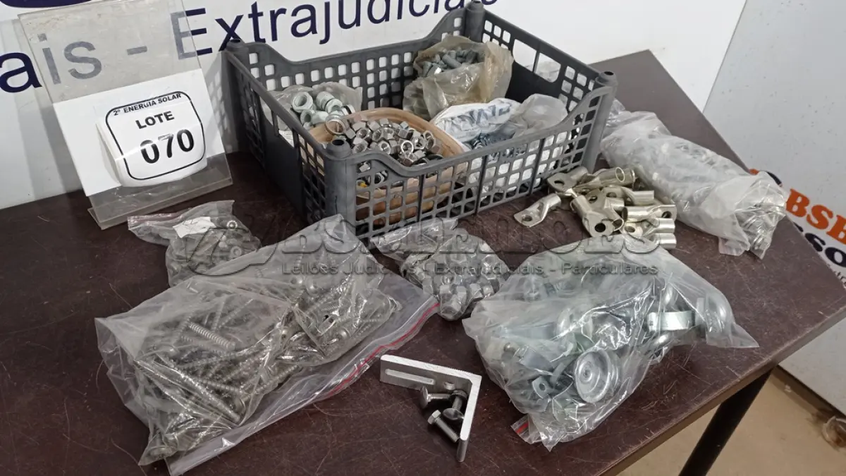 LOTE 070 - 01 LOTE COM PARAFUSOS, PORCAS E TERMINAIS DIVERSOS. (NO ESTADO) ATENÇÃO! FAZER A VISITAÇÃO ANTES DE ARREMATAR, NÃO SABEMOS SE FUNCIONA, LEILÃO NÃO TEM GARANTIA E NEM DEVOLUÇÃO, SUJEITO A POSSÍVEIS AVARIAS VISÍVEIS/OCULTAS E/OU AUSÊNCIA DE COMPONENTES.