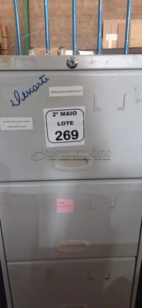LOTE 269 - 01 ARQUIVO DE AÇO COM 04 GAVETAS. (NO ESTADO) ATENÇÃO! FAZER A VISITAÇÃO ANTES DE ARREMATAR, NÃO SABEMOS SE FUNCIONA, LEILÃO NÃO TEM GARANTIA E NEM DEVOLUÇÃO, SUJEITO A POSSÍVEIS AVARIAS VISÍVEIS/OCULTAS E/OU AUSÊNCIA DE COMPONENTES.