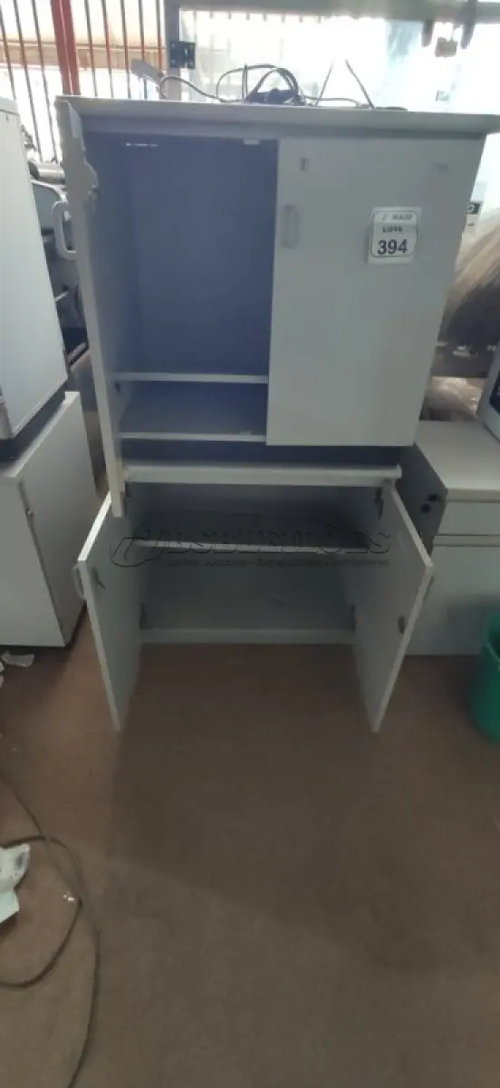 LOTE 394 - 02 ARMÁRIOS BAIXOS EM MADEIRA COM 02 PORTAS. (NO ESTADO) ATENÇÃO! FAZER A VISITAÇÃO ANTES DE ARREMATAR, NÃO SABEMOS SE FUNCIONA, LEILÃO NÃO TEM GARANTIA E NEM DEVOLUÇÃO, SUJEITO A POSSÍVEIS AVARIAS VISÍVEIS/OCULTAS E/OU AUSÊNCIA DE COMPONENTES.
