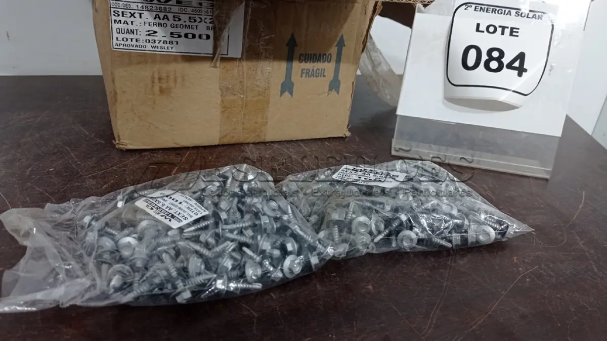 LOTE 084 - 01 CAIXA COM PARAFUSOS SEXTAVADOS AUTO BROCANTE 5.5X25. (NO ESTADO) ATENÇÃO! FAZER A VISITAÇÃO ANTES DE ARREMATAR, NÃO SABEMOS SE FUNCIONA, LEILÃO NÃO TEM GARANTIA E NEM DEVOLUÇÃO, SUJEITO A POSSÍVEIS AVARIAS VISÍVEIS/OCULTAS E/OU AUSÊNCIA DE COMPONENTES.
