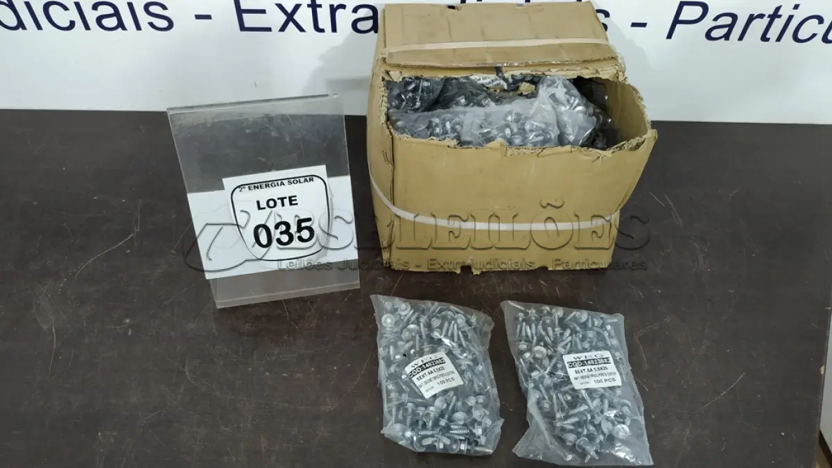 LOTE 035 - 01 CAIXA COM PARAFUSOS SEXTAVADOS AUTO BROCANTE 5.5X25. (NO ESTADO) ATENÇÃO! FAZER A VISITAÇÃO ANTES DE ARREMATAR, NÃO SABEMOS SE FUNCIONA, LEILÃO NÃO TEM GARANTIA E NEM DEVOLUÇÃO, SUJEITO A POSSÍVEIS AVARIAS VISÍVEIS/OCULTAS E/OU AUSÊNCIA DE COMPONENTES.