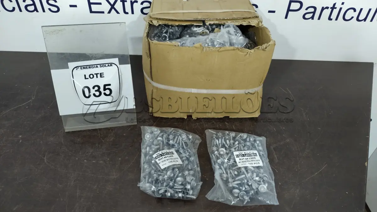 LOTE 035 - 01 CAIXA COM PARAFUSOS SEXTAVADOS AUTO BROCANTE 5.5X25. (NO ESTADO) ATENÇÃO! FAZER A VISITAÇÃO ANTES DE ARREMATAR, NÃO SABEMOS SE FUNCIONA, LEILÃO NÃO TEM GARANTIA E NEM DEVOLUÇÃO, SUJEITO A POSSÍVEIS AVARIAS VISÍVEIS/OCULTAS E/OU AUSÊNCIA DE COMPONENTES.