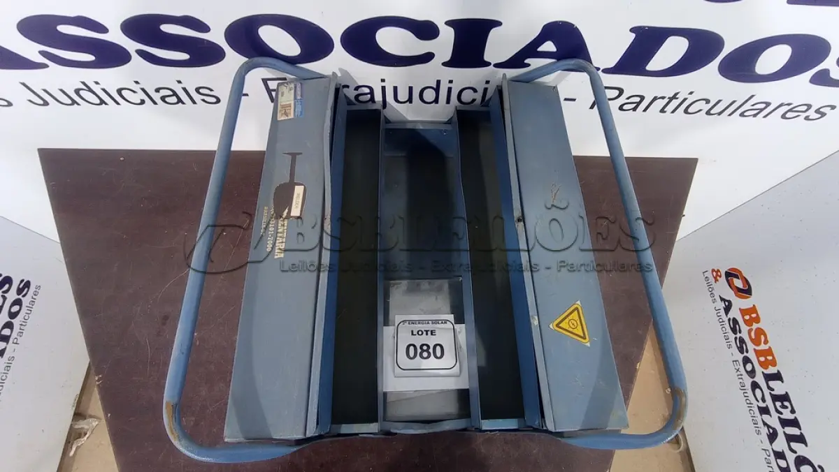 LOTE 080 - 01 CAIXA PARA FERRAMENTAS. (NO ESTADO) ATENÇÃO! FAZER A VISITAÇÃO ANTES DE ARREMATAR, NÃO SABEMOS SE FUNCIONA, LEILÃO NÃO TEM GARANTIA E NEM DEVOLUÇÃO, SUJEITO A POSSÍVEIS AVARIAS VISÍVEIS/OCULTAS E/OU AUSÊNCIA DE COMPONENTES.