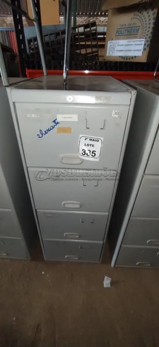 LOTE 385 - 01 ARQUIVO DE AÇO COM 04 GAVETAS. (NO ESTADO) ATENÇÃO! FAZER A VISITAÇÃO ANTES DE ARREMATAR, NÃO SABEMOS SE FUNCIONA, LEILÃO NÃO TEM GARANTIA E NEM DEVOLUÇÃO, SUJEITO A POSSÍVEIS AVARIAS VISÍVEIS/OCULTAS E/OU AUSÊNCIA DE COMPONENTES.