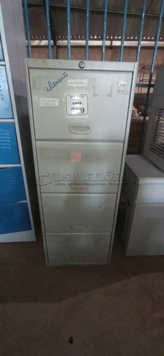 LOTE 408 - 01 ARQUIVO DE AÇO COM 04 GAVETAS. (NO ESTADO) ATENÇÃO! FAZER A VISITAÇÃO ANTES DE ARREMATAR, NÃO SABEMOS SE FUNCIONA, LEILÃO NÃO TEM GARANTIA E NEM DEVOLUÇÃO, SUJEITO A POSSÍVEIS AVARIAS VISÍVEIS/OCULTAS E/OU AUSÊNCIA DE COMPONENTES.