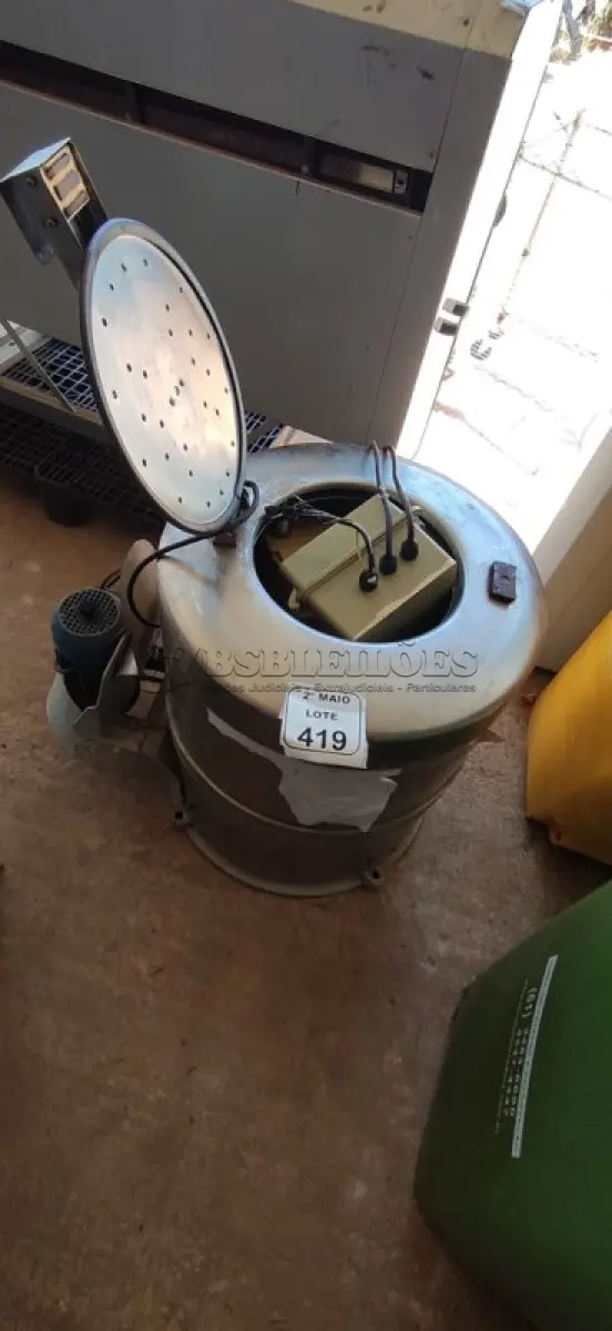 LOTE 419 - 01 CENTRIFUGA INDUSTRIAL. (NO ESTADO) ATENÇÃO! FAZER A VISITAÇÃO ANTES DE ARREMATAR, NÃO SABEMOS SE FUNCIONA, LEILÃO NÃO TEM GARANTIA E NEM DEVOLUÇÃO, SUJEITO A POSSÍVEIS AVARIAS VISÍVEIS/OCULTAS E/OU AUSÊNCIA DE COMPONENTES.