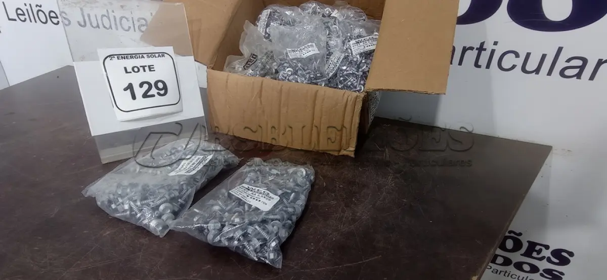 LOTE 129 - 01 CAIXA COM PARAFUSOS SEXTAVADOS AUTO BROCANTE 5.5X25. (NO ESTADO) ATENÇÃO! FAZER A VISITAÇÃO ANTES DE ARREMATAR, NÃO SABEMOS SE FUNCIONA, LEILÃO NÃO TEM GARANTIA E NEM DEVOLUÇÃO, SUJEITO A POSSÍVEIS AVARIAS VISÍVEIS/OCULTAS E/OU AUSÊNCIA DE COMPONENTES.
