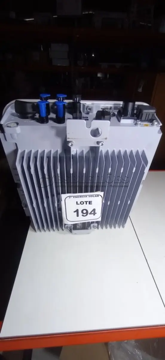 LOTE 194 - 01 INVERSOR SOLAR INVERT SIW300H M020 (NO ESTADO) ATENÇÃO! FAZER A VISITAÇÃO ANTES DE ARREMATAR, NÃO SABEMOS SE FUNCIONA, LEILÃO NÃO TEM GARANTIA E NEM DEVOLUÇÃO, SUJEITO A POSSÍVEIS AVARIAS VISÍVEIS/OCULTAS