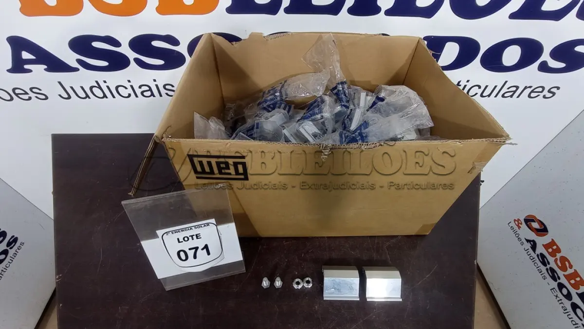 LOTE 071 - 01 CAIXA COM SUPORTES PARA MICRO INVERSOR WEG METÁLICO. (NO ESTADO) ATENÇÃO! FAZER A VISITAÇÃO ANTES DE ARREMATAR, NÃO SABEMOS SE FUNCIONA, LEILÃO NÃO TEM GARANTIA E NEM DEVOLUÇÃO, SUJEITO A POSSÍVEIS AVARIAS VISÍVEIS/OCULTAS E/OU AUSÊNCIA DE COMPONENTES.