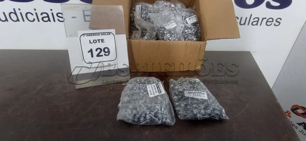 LOTE 129 - 01 CAIXA COM PARAFUSOS SEXTAVADOS AUTO BROCANTE 5.5X25. (NO ESTADO) ATENÇÃO! FAZER A VISITAÇÃO ANTES DE ARREMATAR, NÃO SABEMOS SE FUNCIONA, LEILÃO NÃO TEM GARANTIA E NEM DEVOLUÇÃO, SUJEITO A POSSÍVEIS AVARIAS VISÍVEIS/OCULTAS E/OU AUSÊNCIA DE COMPONENTES.