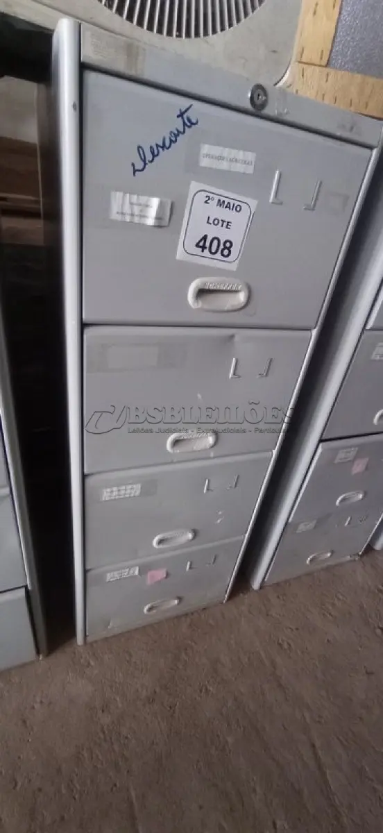 LOTE 408 - 01 ARQUIVO DE AÇO COM 04 GAVETAS. (NO ESTADO) ATENÇÃO! FAZER A VISITAÇÃO ANTES DE ARREMATAR, NÃO SABEMOS SE FUNCIONA, LEILÃO NÃO TEM GARANTIA E NEM DEVOLUÇÃO, SUJEITO A POSSÍVEIS AVARIAS VISÍVEIS/OCULTAS E/OU AUSÊNCIA DE COMPONENTES.