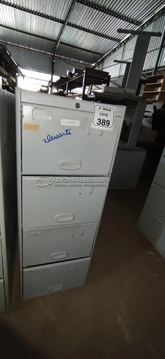 LOTE 389 - 01 ARQUIVO DE AÇO COM 04 GAVETAS. (NO ESTADO) ATENÇÃO! FAZER A VISITAÇÃO ANTES DE ARREMATAR, NÃO SABEMOS SE FUNCIONA, LEILÃO NÃO TEM GARANTIA E NEM DEVOLUÇÃO, SUJEITO A POSSÍVEIS AVARIAS VISÍVEIS/OCULTAS E/OU AUSÊNCIA DE COMPONENTES.