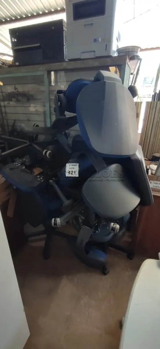 LOTE 421 - 01 LOTE COM VÁRIAS CADEIRAS GIRATÓRIAS PARA RETIRADA DE PEÇAS. (NO ESTADO) ATENÇÃO! FAZER A VISITAÇÃO ANTES DE ARREMATAR, NÃO SABEMOS SE FUNCIONA, LEILÃO NÃO TEM GARANTIA E NEM DEVOLUÇÃO, SUJEITO A POSSÍVEIS AVARIAS VISÍVEIS/OCULTAS E/OU AUSÊNCIA DE COMPONENTES.