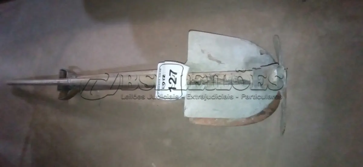 LOTE 127 - 01 ENXADA COM CABO E 02 PÁS COM CABO. (NO ESTADO) ATENÇÃO! FAZER A VISITAÇÃO ANTES DE ARREMATAR, NÃO SABEMOS SE FUNCIONA, LEILÃO NÃO TEM GARANTIA E NEM DEVOLUÇÃO, SUJEITO A POSSÍVEIS AVARIAS VISÍVEIS/OCULTAS