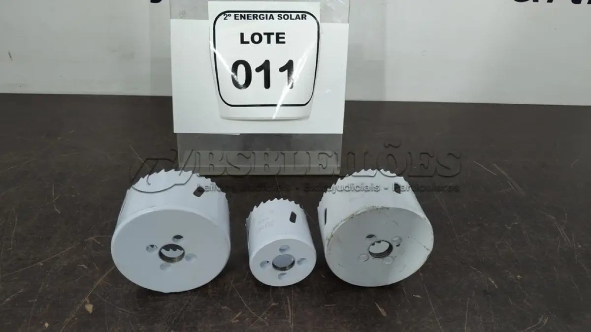 LOTE 011 - 02 SERRAS COPO 76MM MARCA MAKITA E 01 SERRA COPO 48 MM MARCA MAKITA. (NO ESTADO) ATENÇÃO! FAZER A VISITAÇÃO ANTES DE ARREMATAR, NÃO SABEMOS SE FUNCIONA, LEILÃO NÃO TEM GARANTIA E NEM DEVOLUÇÃO, SUJEITO A POSSÍVEIS AVARIAS VISÍVEIS/OCULTAS E/OU AUSÊNCIA DE COMPONENTES.