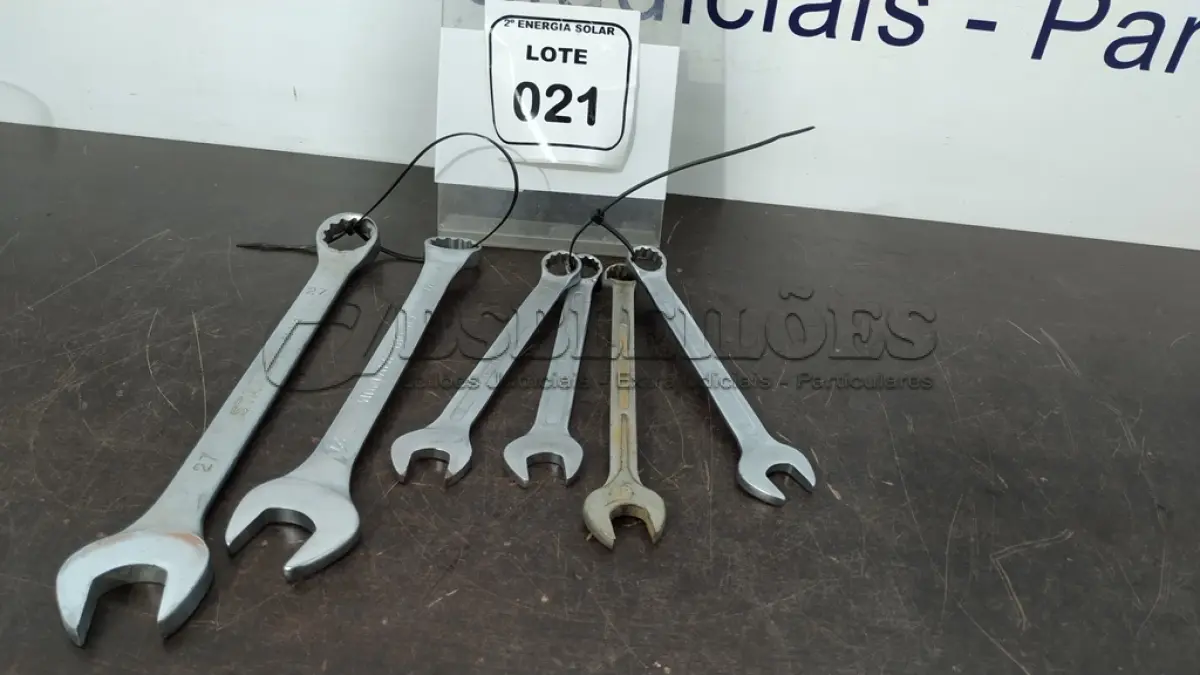 LOTE 021 - 02 CHAVES COMBINADAS N* 27 E 04 CHAVES COMBINADA N* 18. (NO ESTADO) ATENÇÃO! FAZER A VISITAÇÃO ANTES DE ARREMATAR, NÃO SABEMOS SE FUNCIONA, LEILÃO NÃO TEM GARANTIA E NEM DEVOLUÇÃO, SUJEITO A POSSÍVEIS AVARIAS VISÍVEIS/OCULTAS E/OU AUSÊNCIA DE COMPONENTES.