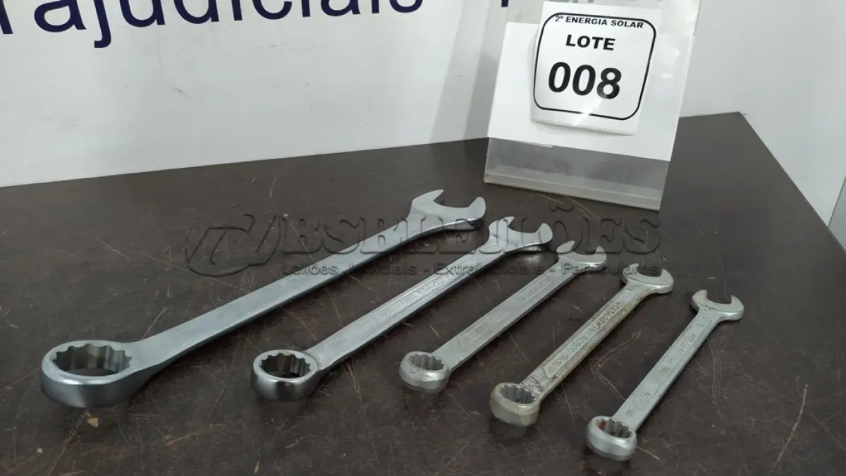 LOTE 008 - 05 CHAVES COMBINADAS N* 32,23,17,16,15. (NO ESTADO) ATENÇÃO! FAZER A VISITAÇÃO ANTES DE ARREMATAR, NÃO SABEMOS SE FUNCIONA, LEILÃO NÃO TEM GARANTIA E NEM DEVOLUÇÃO, SUJEITO A POSSÍVEIS AVARIAS VISÍVEIS/OCULTAS E/OU AUSÊNCIA DE COMPONENTES.