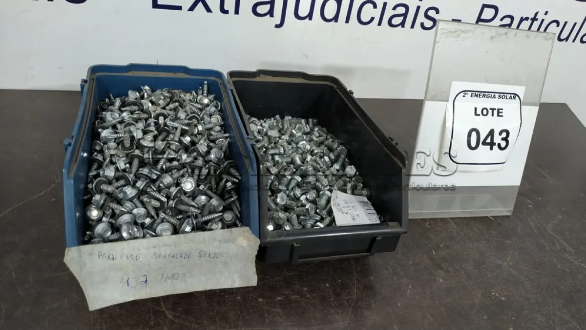 LOTE 043 - 01 CAIXA COM PARAFUSOS SEX ZINC 5/16-18 E 01 CAIXA COM PARAFUSOS SEXTAVADOS AUTO BROCANTE 5.5X25. (NO ESTADO) ATENÇÃO! FAZER A VISITAÇÃO ANTES DE ARREMATAR, NÃO SABEMOS SE FUNCIONA, LEILÃO NÃO TEM GARANTIA E NEM DEVOLUÇÃO, SUJEITO A POSSÍVEIS AVARIAS VISÍVEIS/OCULTAS E/OU AUSÊNCIA DE COMPONENTES.