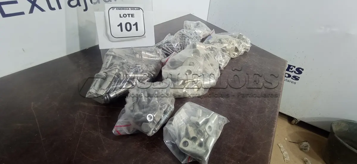 LOTE 101 - 01 LOTE COM PARAFUSOS, TERMINAIS PARA CABOS, E PARABOLTS TAMANHOS DIVERSOS. (NO ESTADO) ATENÇÃO! FAZER A VISITAÇÃO ANTES DE ARREMATAR, NÃO SABEMOS SE FUNCIONA, LEILÃO NÃO TEM GARANTIA E NEM DEVOLUÇÃO, SUJEITO A POSSÍVEIS AVARIAS VISÍVEIS/OCULTAS E/OU AUSÊNCIA DE COMPONENTES.