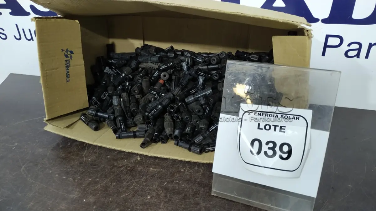 LOTE 039 - 01 CAIXA COM CONECTORES MC4 PARA PAINEL SOLAR. (NO ESTADO) ATENÇÃO! FAZER A VISITAÇÃO ANTES DE ARREMATAR, NÃO SABEMOS SE FUNCIONA, LEILÃO NÃO TEM GARANTIA E NEM DEVOLUÇÃO, SUJEITO A POSSÍVEIS AVARIAS VISÍVEIS/OCULTAS E/OU AUSÊNCIA DE COMPONENTES.