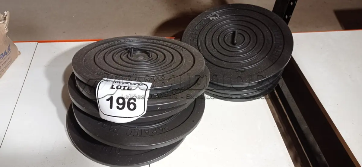 LOTE 196 - 10 TAMPAS PARA PRA RAIOS. (NO ESTADO) ATENÇÃO! FAZER A VISITAÇÃO ANTES DE ARREMATAR, NÃO SABEMOS SE FUNCIONA, LEILÃO NÃO TEM GARANTIA E NEM DEVOLUÇÃO, SUJEITO A POSSÍVEIS AVARIAS VISÍVEIS/OCULTAS E/OU AUSÊNCIA DE COMPONENTES.