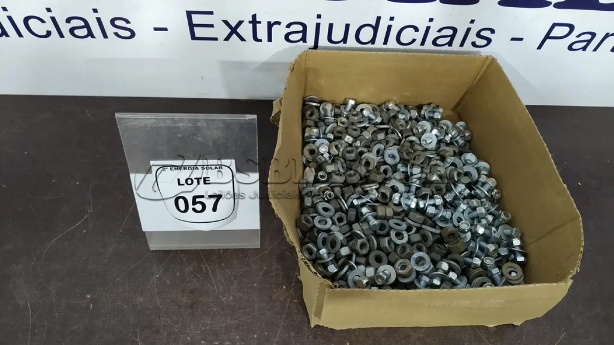 LOTE 057 - 01 CAIXA COM PARAFUSOS, ARRUELAS E PORCAS TAMANHOS DIVERSOS. (NO ESTADO) ATENÇÃO! FAZER A VISITAÇÃO ANTES DE ARREMATAR, NÃO SABEMOS SE FUNCIONA, LEILÃO NÃO TEM GARANTIA E NEM DEVOLUÇÃO, SUJEITO A POSSÍVEIS AVARIAS VISÍVEIS/OCULTAS E/OU AUSÊNCIA DE COMPONENTES.