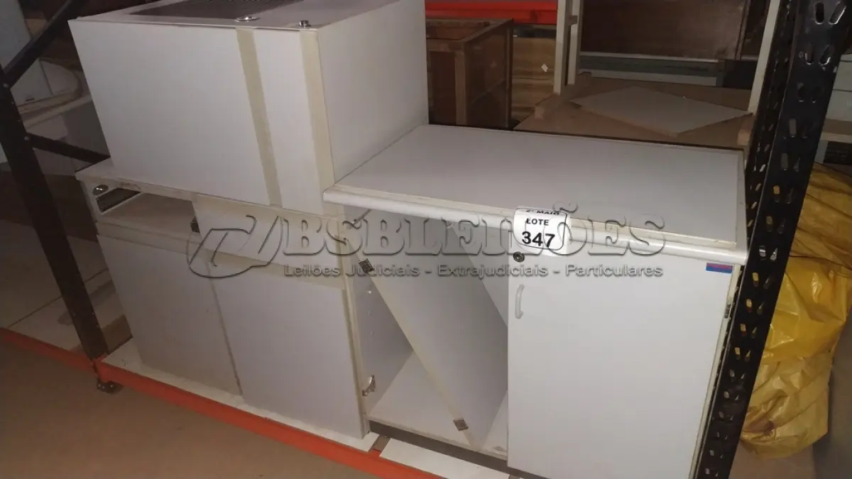 LOTE 347 - 01 ARMÁRIO DE MADEIRA COM 02 PORTAS E 03 ARMÁRIOS PARA CPU COM 01 PORTA E 01 GAVETA. (NO ESTADO) ATENÇÃO! FAZER A VISITAÇÃO ANTES DE ARREMATAR, NÃO SABEMOS SE FUNCIONA, LEILÃO NÃO TEM GARANTIA E NEM DEVOLUÇÃO, SUJEITO A POSSÍVEIS AVARIAS VISÍVEIS/OCULTAS E/OU AUSÊNCIA DE COMPONENTES.