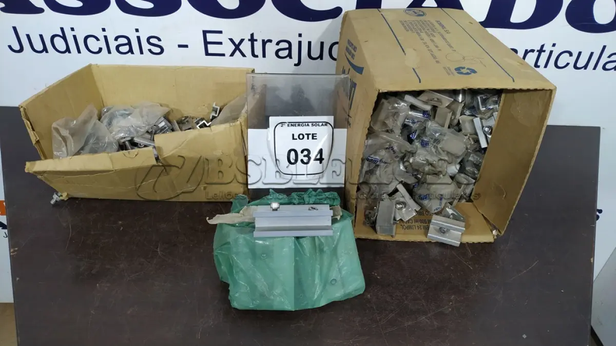 LOTE 034 - 01 CAIXA COM TERMINAIS INTERMEDIÁRIOS. (NO ESTADO) ATENÇÃO! FAZER A VISITAÇÃO ANTES DE ARREMATAR, NÃO SABEMOS SE FUNCIONA, LEILÃO NÃO TEM GARANTIA E NEM DEVOLUÇÃO, SUJEITO A POSSÍVEIS AVARIAS VISÍVEIS/OCULTAS E/OU AUSÊNCIA DE COMPONENTES.