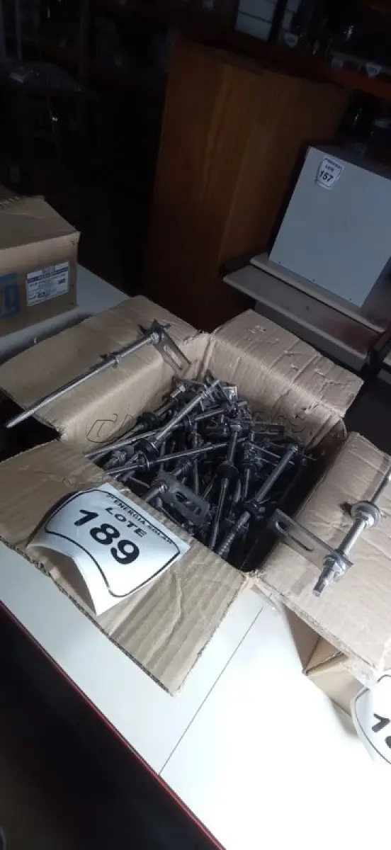 LOTE 189 - 01 CAIXA COM PARAFUSOS DE FIXAÇÃO METÁLICO M10 X 250MM AÇO INOX.  (NO ESTADO) ATENÇÃO! FAZER A VISITAÇÃO ANTES DE ARREMATAR, NÃO SABEMOS SE FUNCIONA, LEILÃO NÃO TEM GARANTIA E NEM DEVOLUÇÃO, SUJEITO A POSSÍVEIS AVARIAS VISÍVEIS/OCULTAS E/OU AUSÊNCIA DE COMPONENTES.