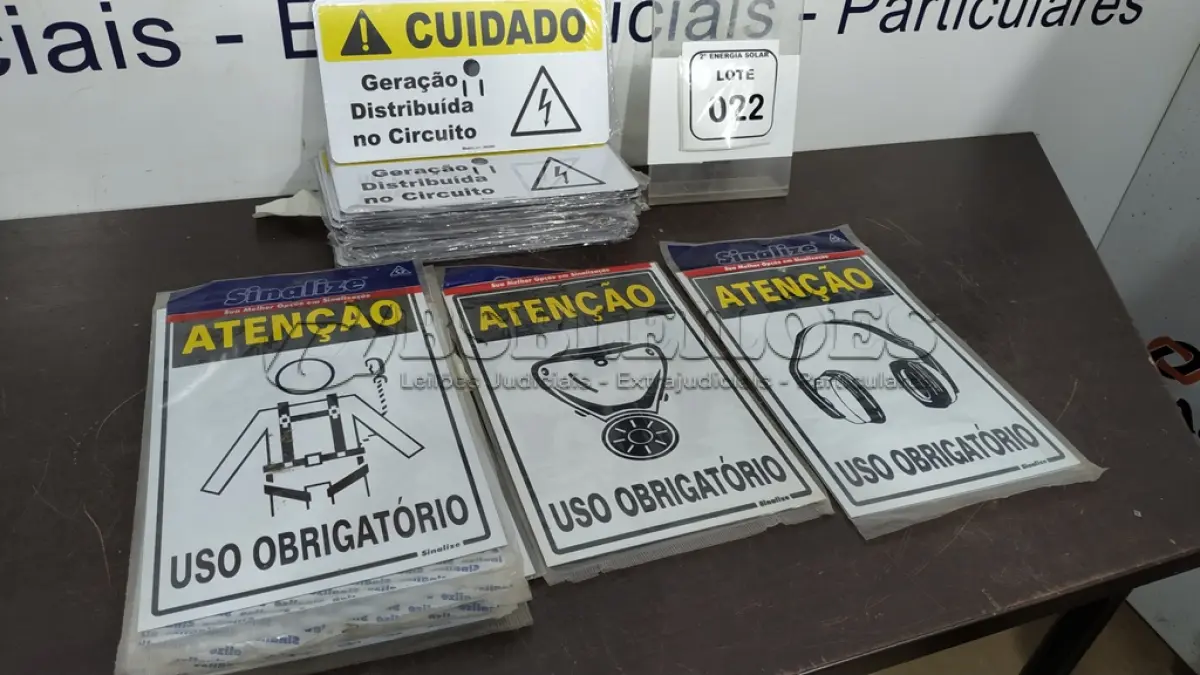LOTE 022 - 01 LOTE COM PLACAS SINALIZADORAS. (NO ESTADO) ATENÇÃO! FAZER A VISITAÇÃO ANTES DE ARREMATAR, NÃO SABEMOS SE FUNCIONA, LEILÃO NÃO TEM GARANTIA E NEM DEVOLUÇÃO, SUJEITO A POSSÍVEIS AVARIAS VISÍVEIS/OCULTAS E/OU