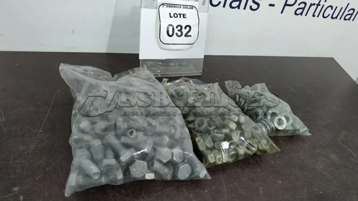 LOTE 032 - 01 CAIXA COM KIT FIXADOR ½. (NO ESTADO) ATENÇÃO! FAZER A VISITAÇÃO ANTES DE ARREMATAR, NÃO SABEMOS SE FUNCIONA, LEILÃO NÃO TEM GARANTIA E NEM DEVOLUÇÃO, SUJEITO A POSSÍVEIS AVARIAS VISÍVEIS/OCULTAS E/OU AUSÊNCIA DE COMPONENTES.